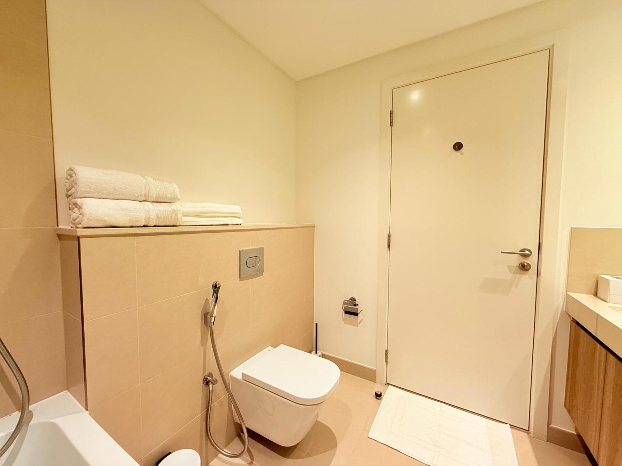 2 Bedroom Infront Of Mall By Aventine Homes *